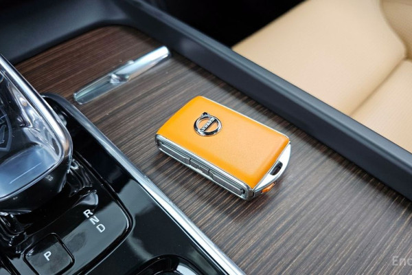 2022 Volvo XC60 с пробегом 28 907 км