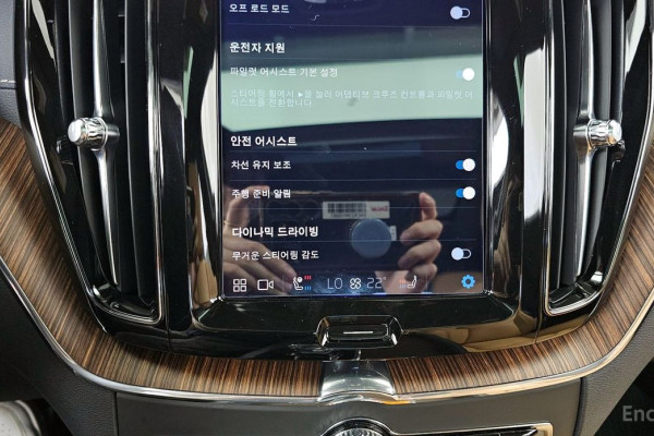 2022 Volvo XC60 с пробегом 28 907 км