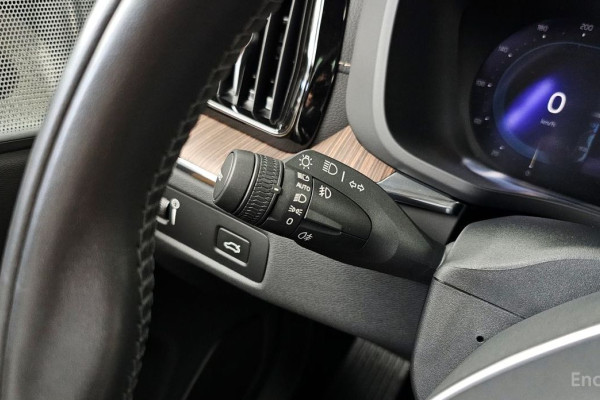 2022 Volvo XC60 с пробегом 28 907 км