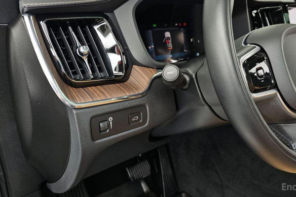 2022 Volvo XC60 с пробегом 28 907 км