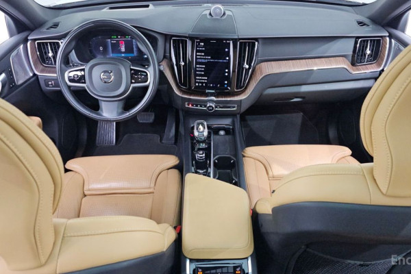 2022 Volvo XC60 с пробегом 57 682 км