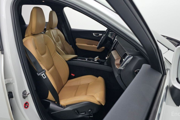 2022 Volvo XC60 с пробегом 57 682 км