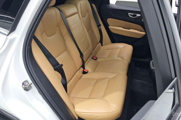 2022 Volvo XC60 с пробегом 57 682 км