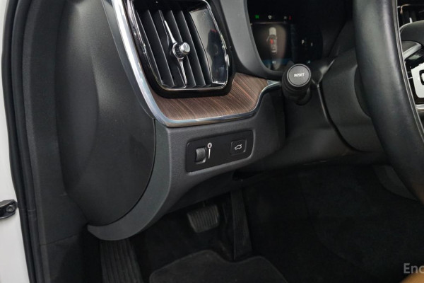 2022 Volvo XC60 с пробегом 57 682 км