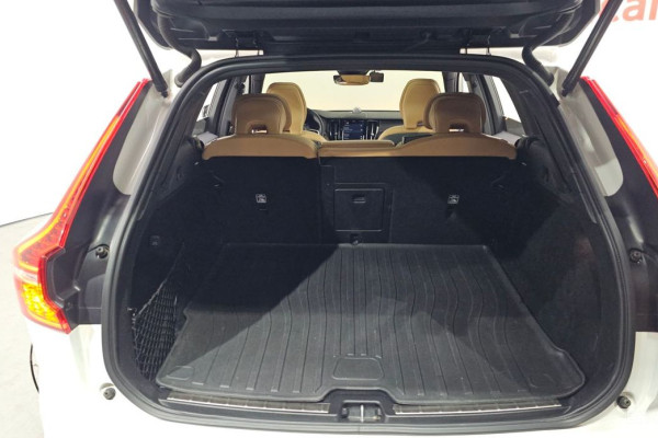 2022 Volvo XC60 с пробегом 57 682 км