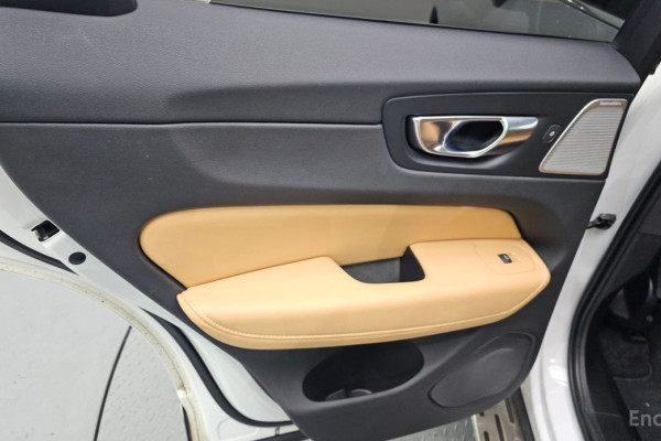 2022 Volvo XC60 с пробегом 57 682 км