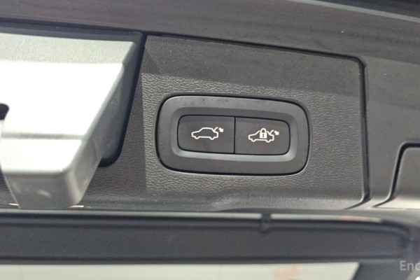 2022 Volvo XC60 с пробегом 57 682 км