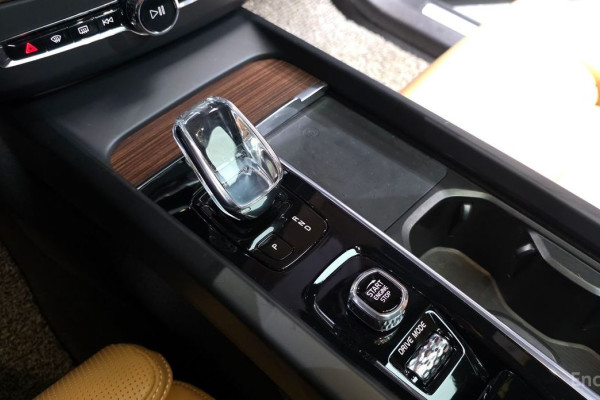 2021 Volvo XC60 с пробегом 77 602 км