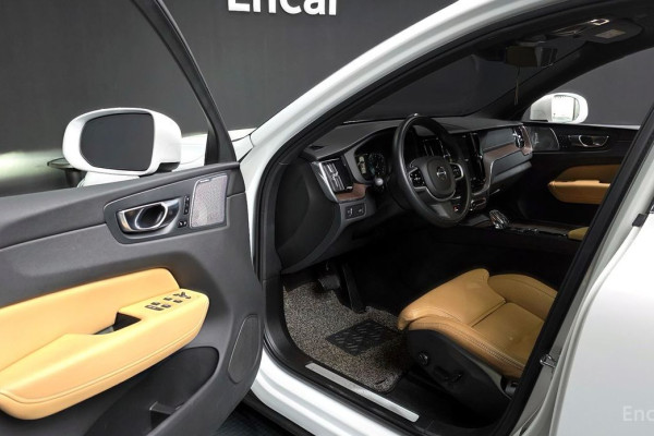 2021 Volvo XC60 с пробегом 77 602 км