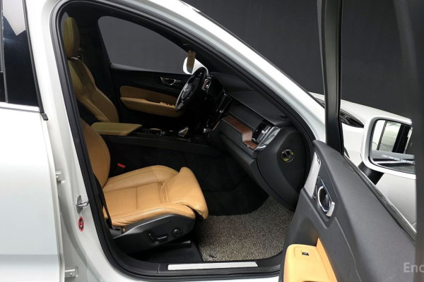 2021 Volvo XC60 с пробегом 77 602 км