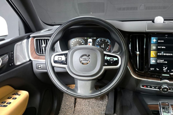 2021 Volvo XC60 с пробегом 77 602 км