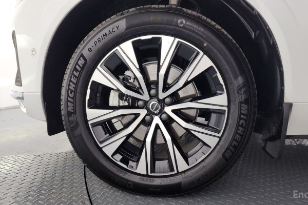 2024 Volvo XC60 с пробегом 27 302 км