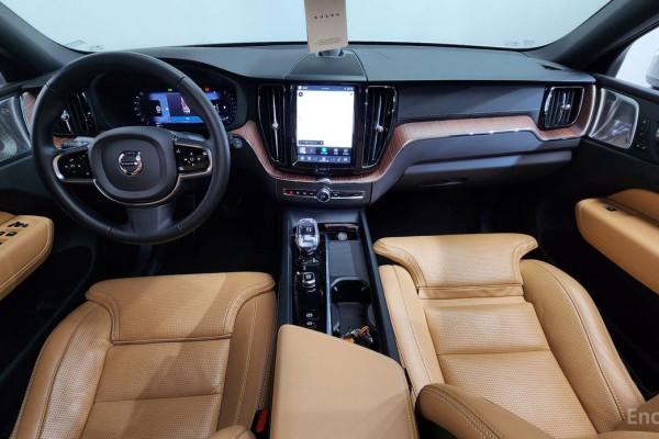 2024 Volvo XC60 с пробегом 27 302 км