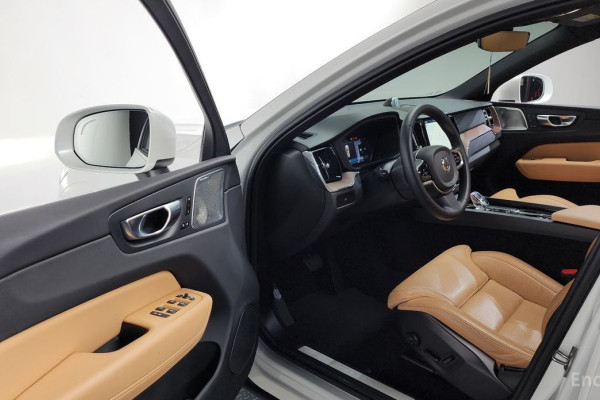 2024 Volvo XC60 с пробегом 27 302 км