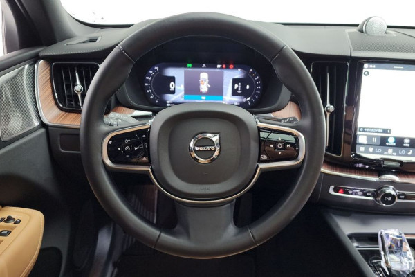 2024 Volvo XC60 с пробегом 27 302 км