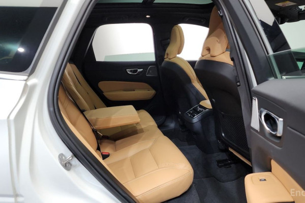 2024 Volvo XC60 с пробегом 27 302 км