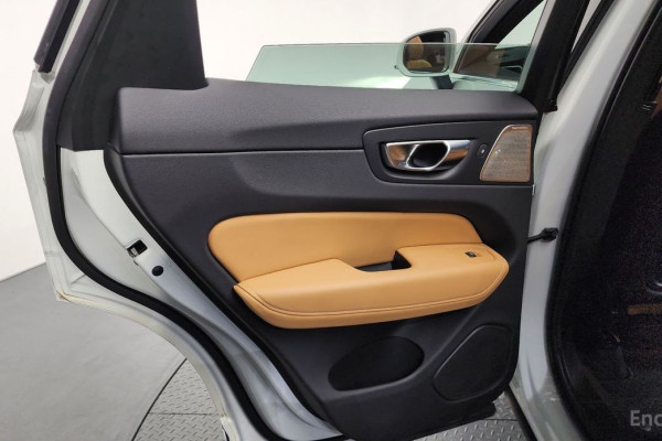 2024 Volvo XC60 с пробегом 27 302 км