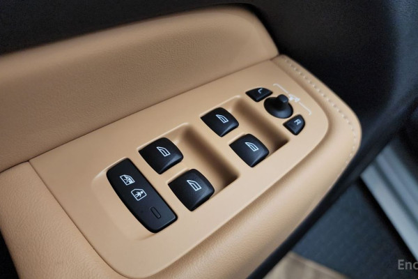 2024 Volvo XC60 с пробегом 27 302 км