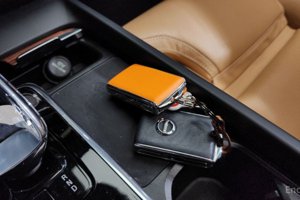 2024 Volvo XC60 с пробегом 27 302 км