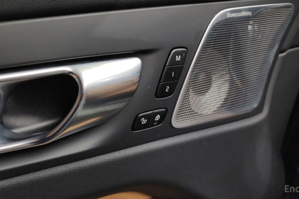 2024 Volvo XC60 с пробегом 27 302 км