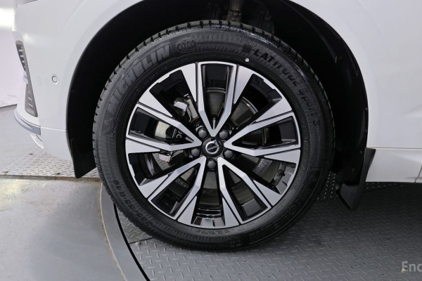 2024 Volvo XC60 с пробегом 28 977 км