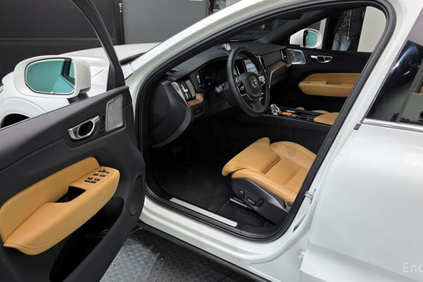 2024 Volvo XC60 с пробегом 28 977 км