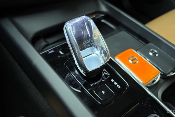 2024 Volvo XC60 с пробегом 28 977 км