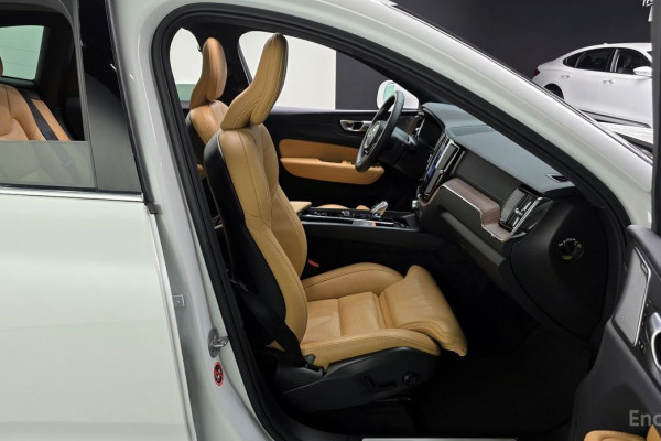 2024 Volvo XC60 с пробегом 28 977 км