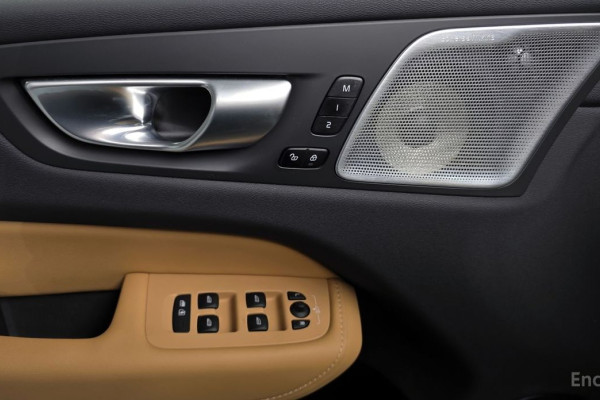 2024 Volvo XC60 с пробегом 28 977 км