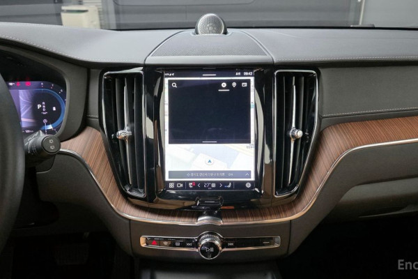 2024 Volvo XC60 с пробегом 28 977 км