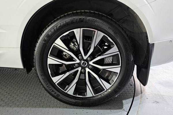 2024 Volvo XC60 с пробегом 28 977 км