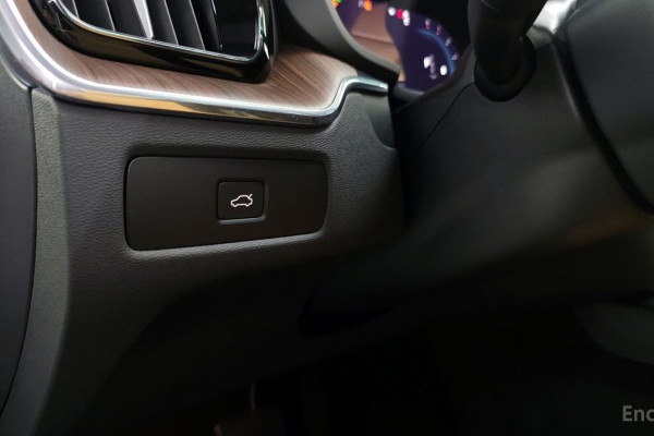 2024 Volvo XC60 с пробегом 28 977 км