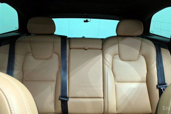 2024 Volvo XC60 с пробегом 28 977 км