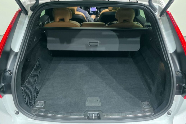 2024 Volvo XC60 с пробегом 28 977 км