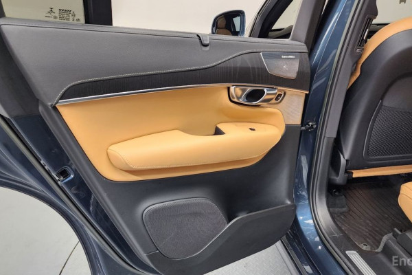 2022 Volvo XC90 с пробегом 35 815 км
