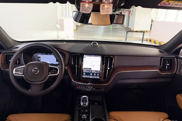 2024 Volvo XC60 с пробегом 9 750 км