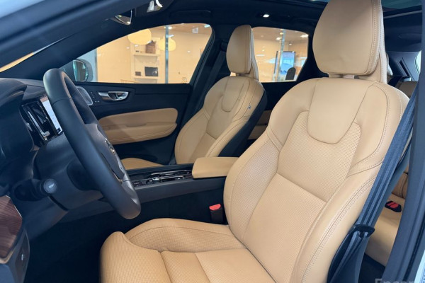 2024 Volvo XC60 с пробегом 9 750 км