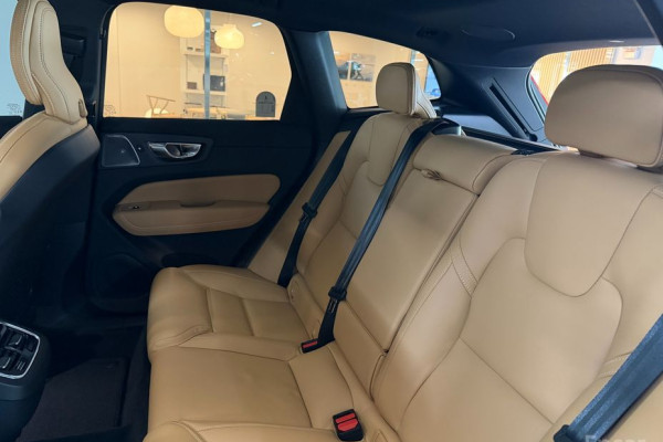 2024 Volvo XC60 с пробегом 9 750 км