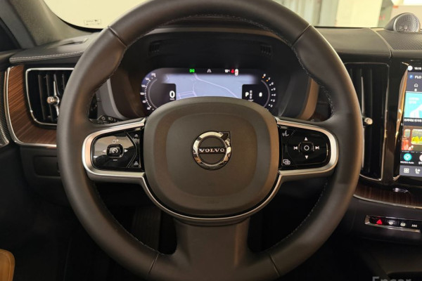 2024 Volvo XC60 с пробегом 9 750 км