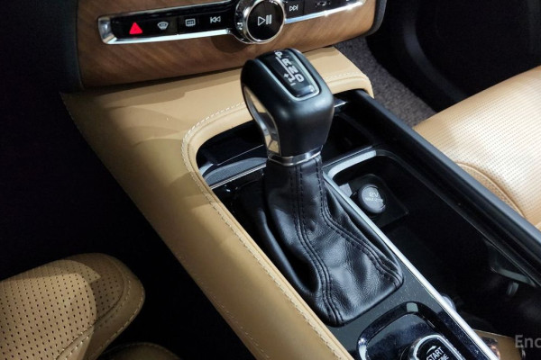 2019 Volvo XC90 с пробегом 104 083 км