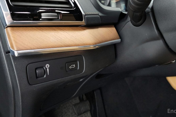 2019 Volvo XC90 с пробегом 104 083 км