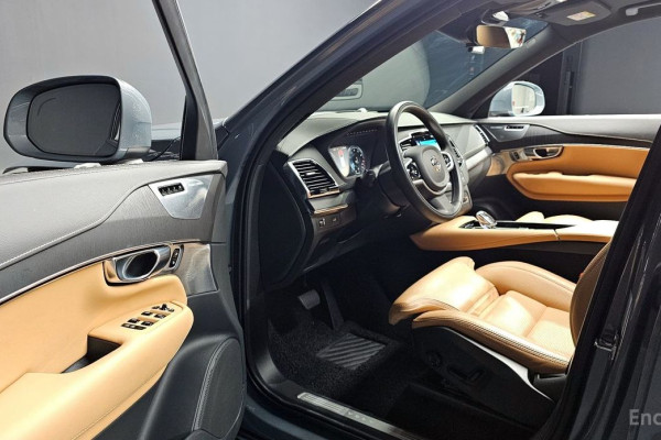 2021 Volvo XC90 с пробегом 36 956 км