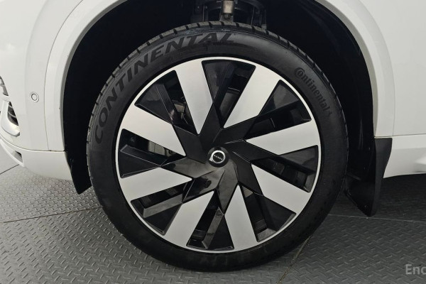 2024 Volvo XC90 с пробегом 26 526 км