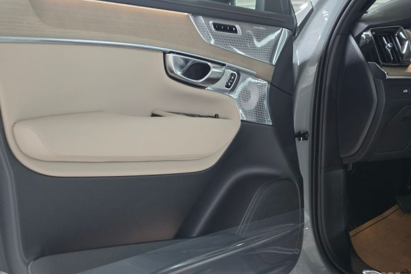 2026 Volvo XC90 с пробегом 7 км