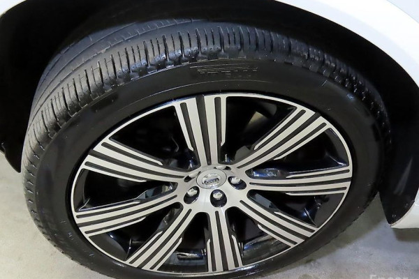 2022 Volvo XC90 с пробегом 96 553 км