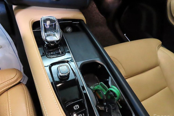 2022 Volvo XC90 с пробегом 96 553 км