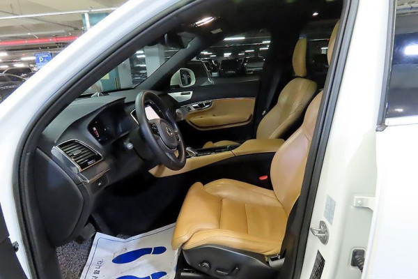 2022 Volvo XC90 с пробегом 96 553 км