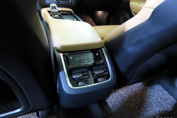 2022 Volvo XC90 с пробегом 96 553 км