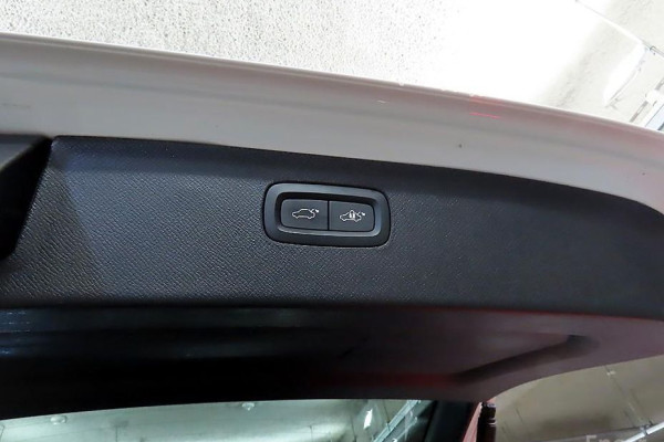 2022 Volvo XC90 с пробегом 96 553 км