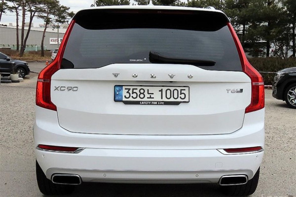 2019 Volvo XC90 с пробегом 128 000 км